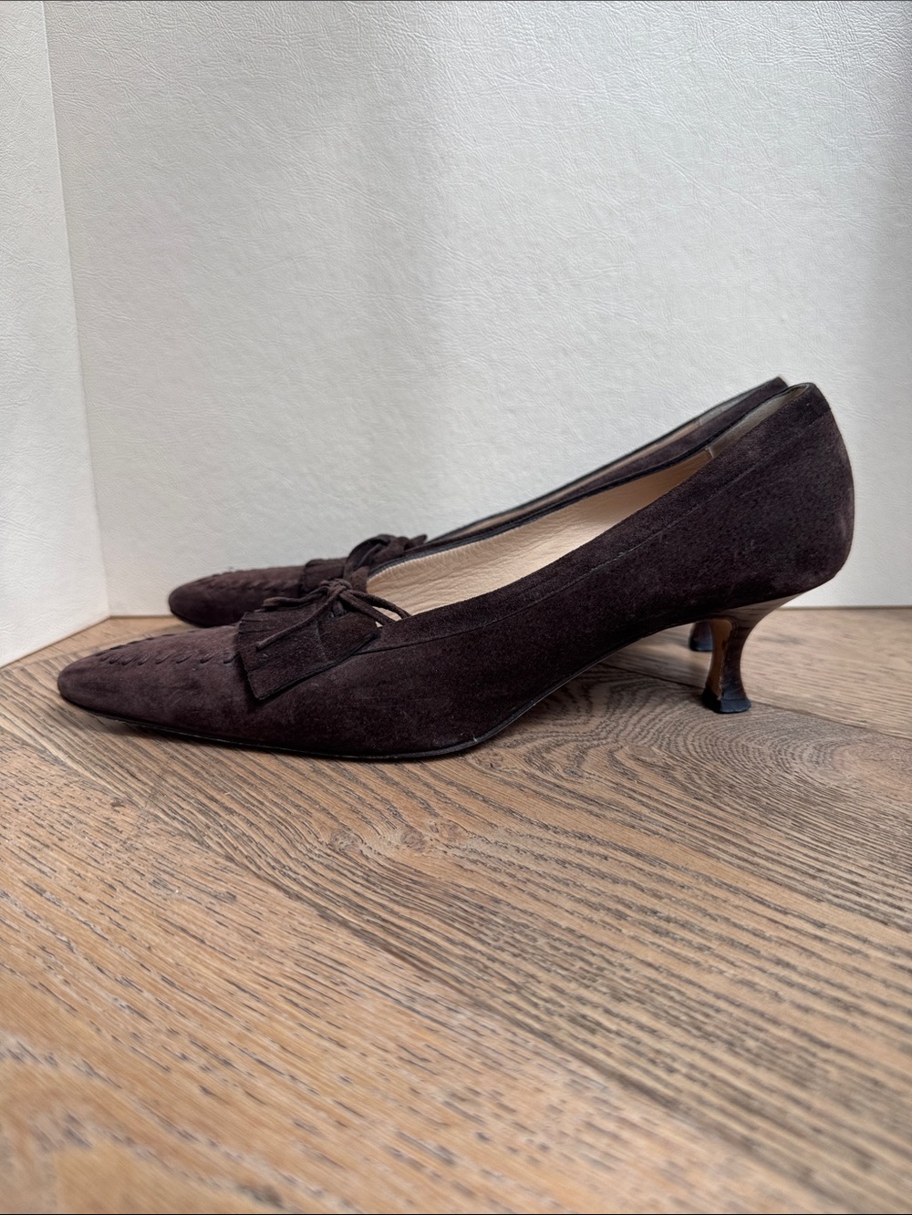 Manolo Blahnik  vintage brown suede kitten heel pumps fringe and bow tie detail - Picture 5 of 10
